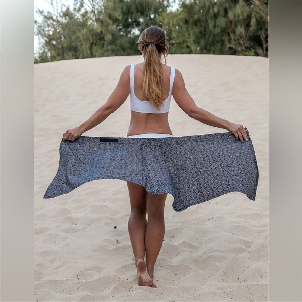 Ripskirt Hawaii Wrap Skirt Length 2 In Black Pearl Batik Size Large - Picture 6 of 11